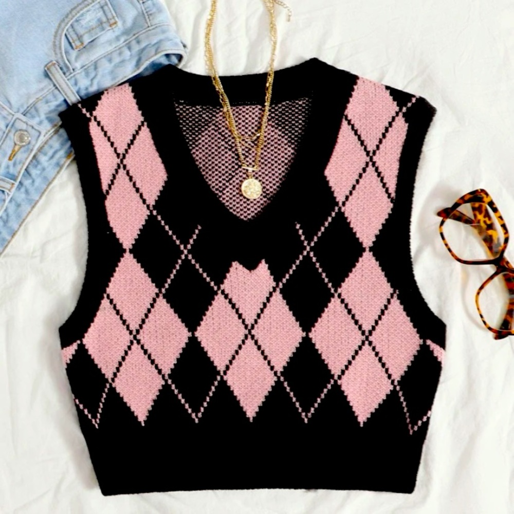✨ Pink Argyle Patterned Vest!